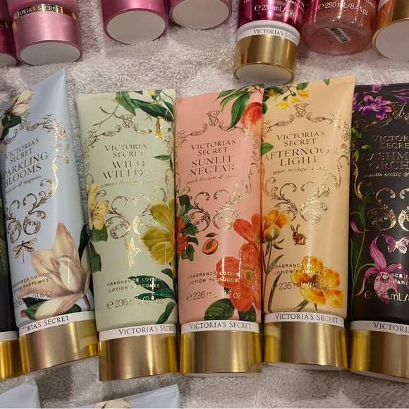 Victoria's Secret Sparkling Creme Body Lotion - Blue - Picture 5 of 9